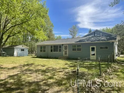 2601 W 2nd, Gladstone, MI 49837