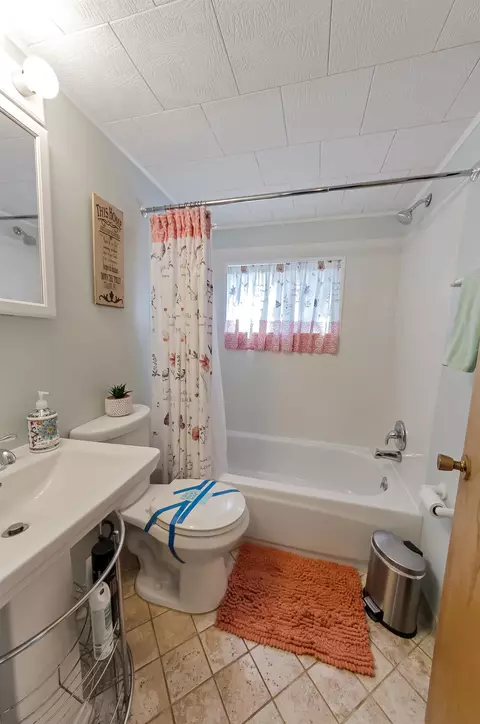 Bath - 524 Hilo, Gladwin, MI 48624 photo 2 of 2