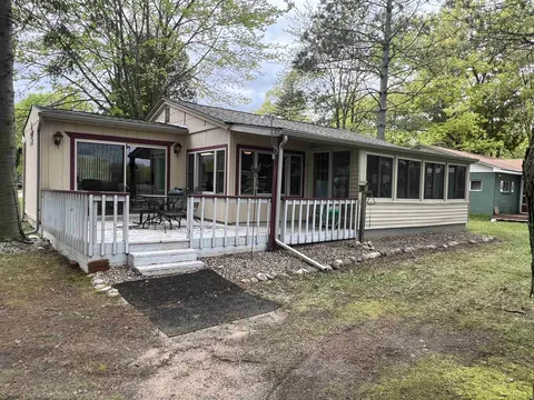 Exterior - 524 Hilo, Gladwin, MI 48624 photo 5 of 12