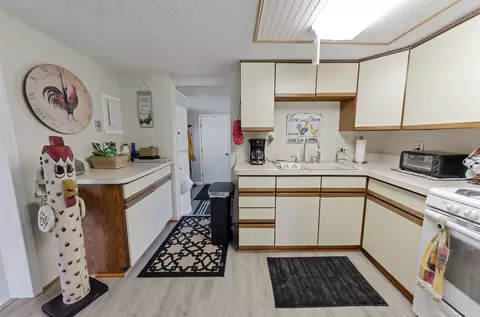 Kitchen - 524 Hilo, Gladwin, MI 48624 photo 2 of 2