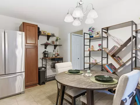 Dining - 46860 High Mdws, Macomb, MI 48044 photo 6 of 7
