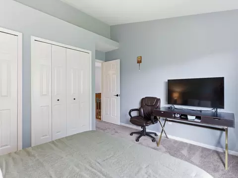 Bedroom - 46860 High Mdws, Macomb, MI 48044 photo 4 of 4