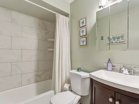 Bath - 46860 High Mdws, Macomb, MI 48044 photo 1 of 3
