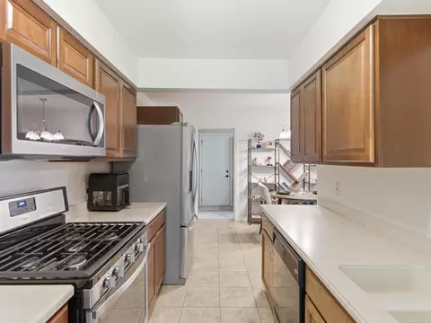 Kitchen - 46860 High Mdws, Macomb, MI 48044 photo 1 of 4