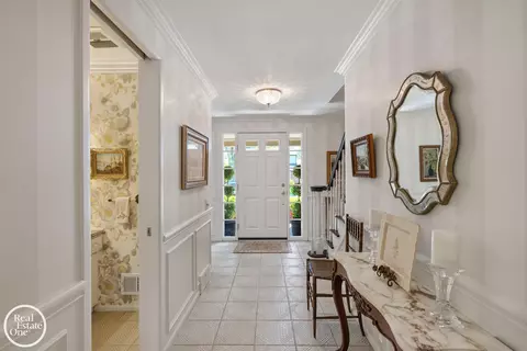 Entry Way - 432 Saddle, Grosse Pointe Woods, MI 48236 photo 1 of 2