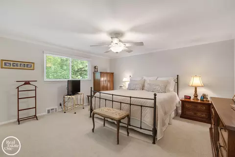 Bedroom - 432 Saddle, Grosse Pointe Woods, MI 48236 photo 1 of 6