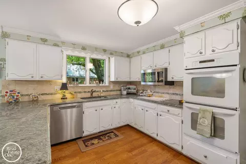 Kitchen - 432 Saddle, Grosse Pointe Woods, MI 48236 photo 1 of 6
