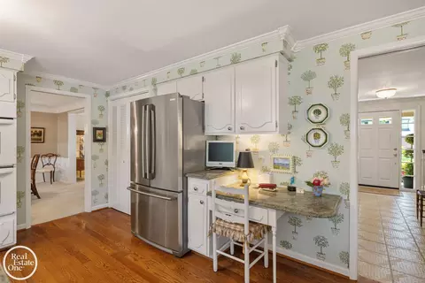 Kitchen - 432 Saddle, Grosse Pointe Woods, MI 48236 photo 2 of 6