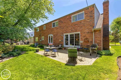 Exterior - 432 Saddle, Grosse Pointe Woods, MI 48236 photo 7 of 10