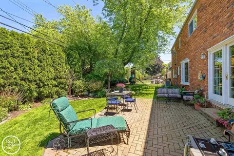 Exterior - 432 Saddle, Grosse Pointe Woods, MI 48236 photo 6 of 10