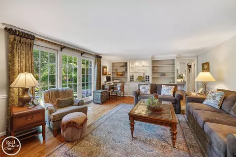 Living - 432 Saddle, Grosse Pointe Woods, MI 48236 photo 5 of 6