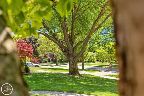 Exterior - 432 Saddle, Grosse Pointe Woods, MI 48236 photo 3 of 10
