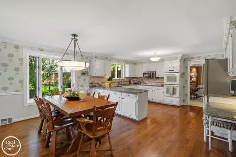 Kitchen - 432 Saddle, Grosse Pointe Woods, MI 48236 photo 4 of 6