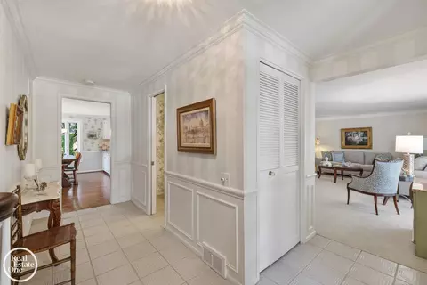 Entry Way - 432 Saddle, Grosse Pointe Woods, MI 48236 photo 2 of 2