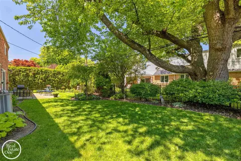 Exterior - 432 Saddle, Grosse Pointe Woods, MI 48236 photo 9 of 10