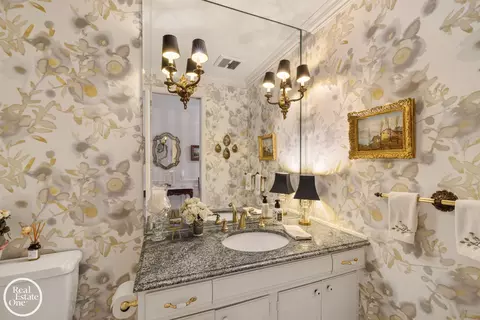 Bath - 432 Saddle, Grosse Pointe Woods, MI 48236 photo 1 of 3