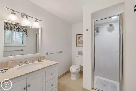 Bath - 432 Saddle, Grosse Pointe Woods, MI 48236 photo 2 of 3