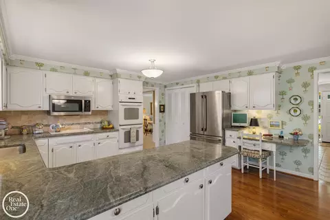Kitchen - 432 Saddle, Grosse Pointe Woods, MI 48236 photo 3 of 6