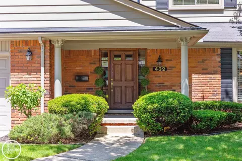 Exterior - 432 Saddle, Grosse Pointe Woods, MI 48236 photo 5 of 10
