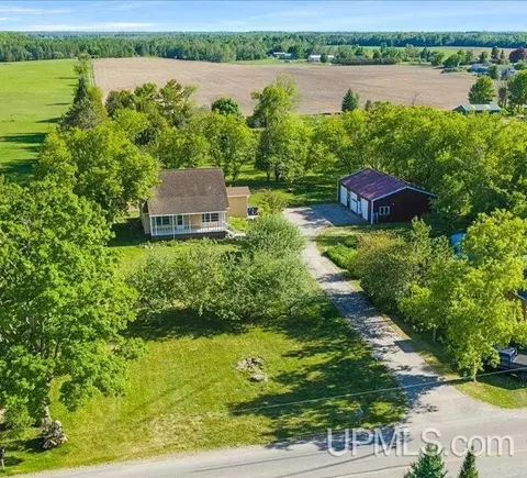3769 County 416 20th, Gladstone, MI 49837