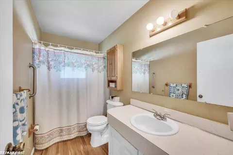Bath - 33247 Regal, Fraser, MI 48026 photo 1 of 3