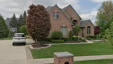 5933 Lakepoint, Washington, MI 48094
