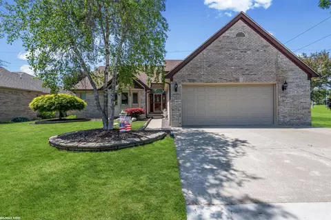 44325 Meadowlake, Sterling Heights, MI 48313