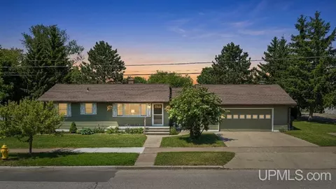 1924 N 14th, Escanaba, MI 49829