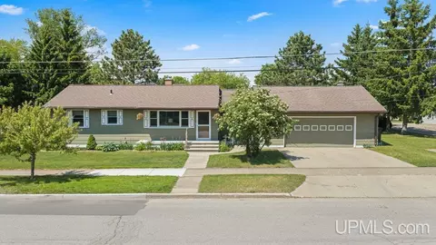 1924 N 14th, Escanaba, MI 49829