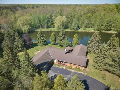 n6355 Alger Heights Road, Munising, MI 49862