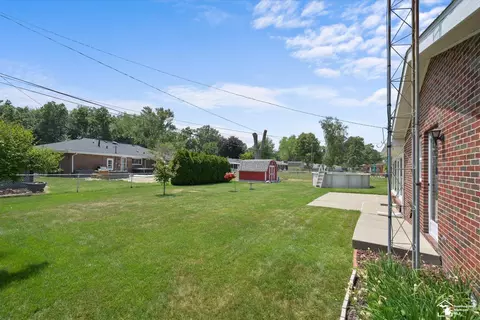 Exterior - 1065 Valetta, Temperance, MI 48182 photo 7 of 10