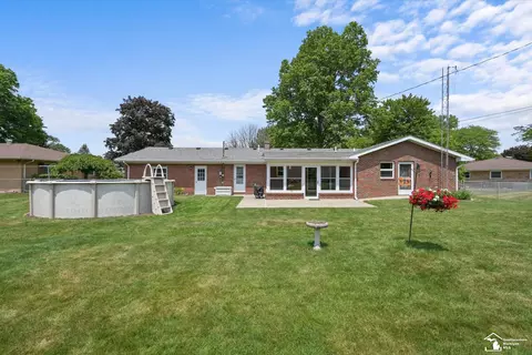 Exterior - 1065 Valetta, Temperance, MI 48182 photo 5 of 10