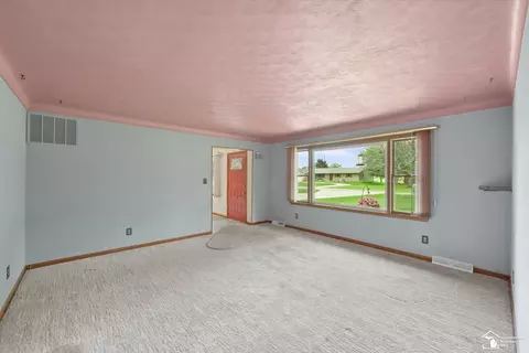 Living - 1065 Valetta, Temperance, MI 48182 photo 2 of 4