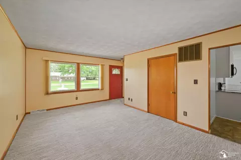 Living - 1065 Valetta, Temperance, MI 48182 photo 4 of 4