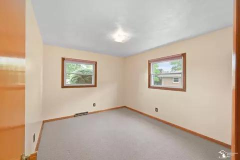 Bedroom - 1065 Valetta, Temperance, MI 48182 photo 3 of 6