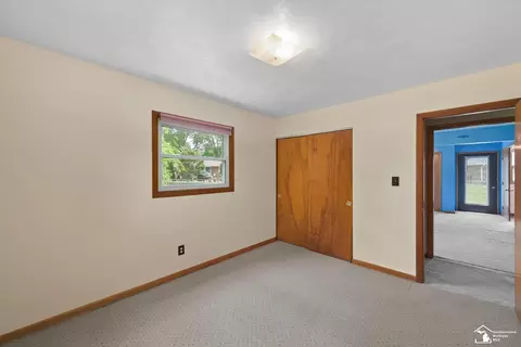 Bedroom - 1065 Valetta, Temperance, MI 48182 photo 4 of 6