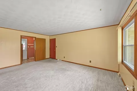 Living - 1065 Valetta, Temperance, MI 48182 photo 3 of 4