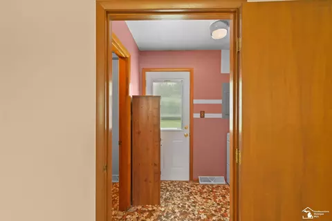 Entry Way - 1065 Valetta, Temperance, MI 48182 photo 3 of 4