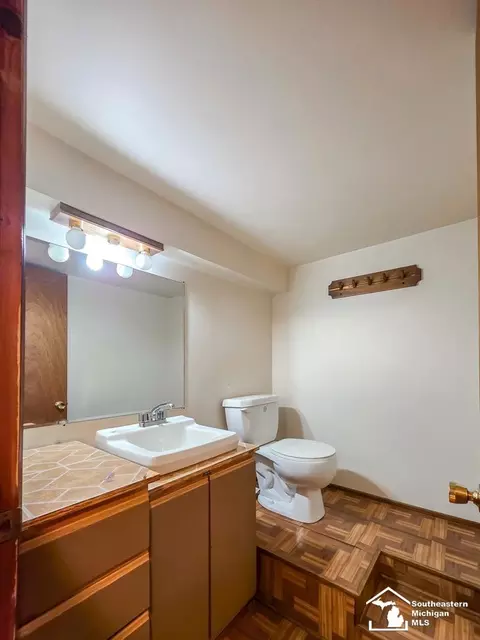 Bath - 419 Richards, Monroe, MI 48162 photo 1 of 2