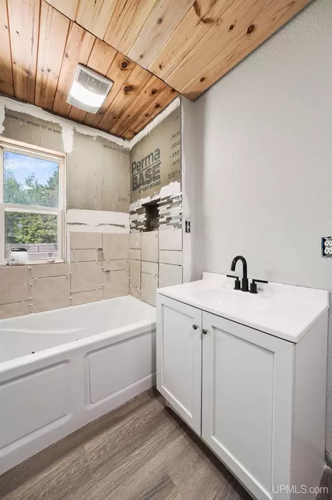 Bath - n5797 Eben Road, Eben Junction, MI 49825 photo 1 of 1