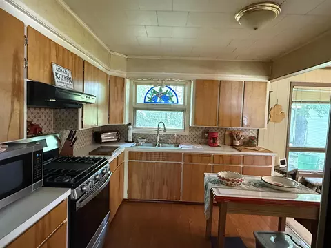 Kitchen - 182 E M-61, Gladwin, MI 48624 photo 4 of 4