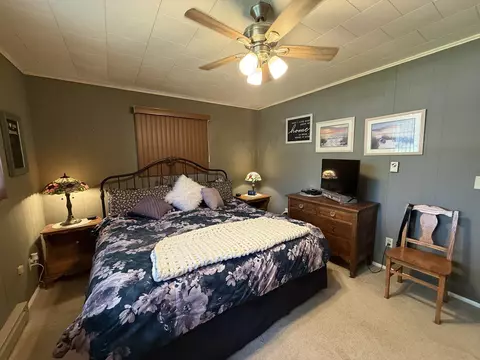 Bedroom - 182 E M-61, Gladwin, MI 48624 photo 2 of 6