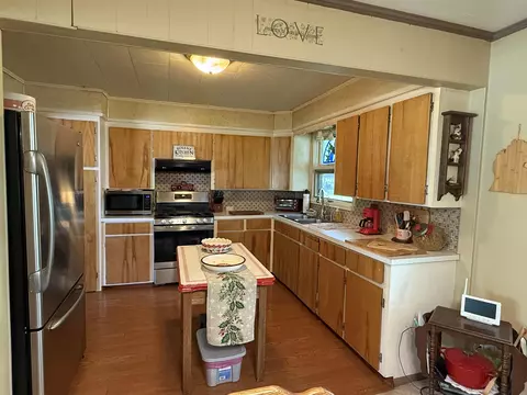 Kitchen - 182 E M-61, Gladwin, MI 48624 photo 2 of 4