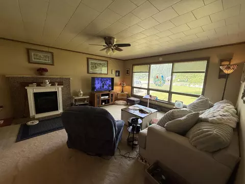 Living - 182 E M-61, Gladwin, MI 48624 photo 2 of 4