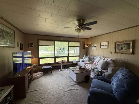 Living - 182 E M-61, Gladwin, MI 48624 photo 3 of 4