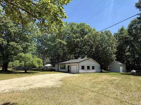 Exterior - 182 E M-61, Gladwin, MI 48624 photo 3 of 7
