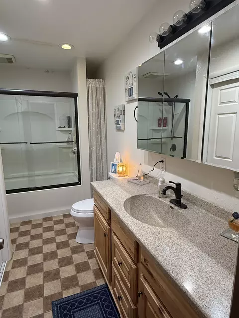 Bath - 182 E M-61, Gladwin, MI 48624 photo 2 of 6
