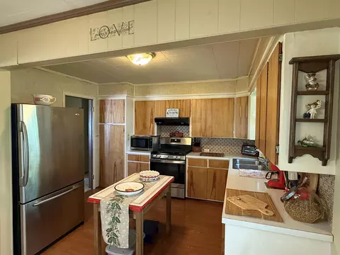 Kitchen - 182 E M-61, Gladwin, MI 48624 photo 1 of 4
