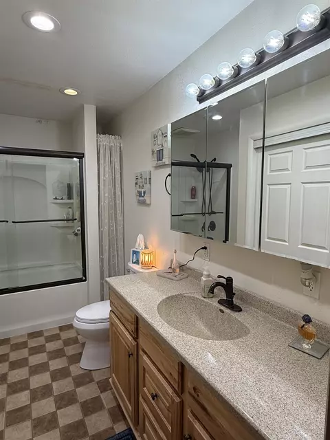 Bath - 182 E M-61, Gladwin, MI 48624 photo 3 of 6