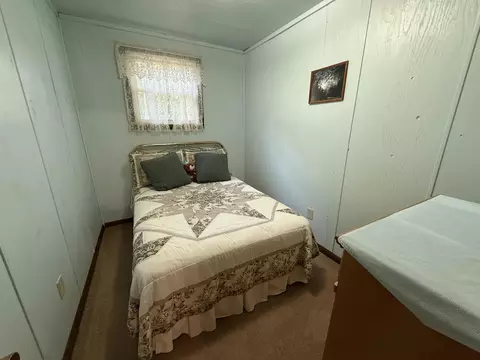 Bedroom - 948 Rivers Ter, Gladwin, MI 48624 photo 5 of 6